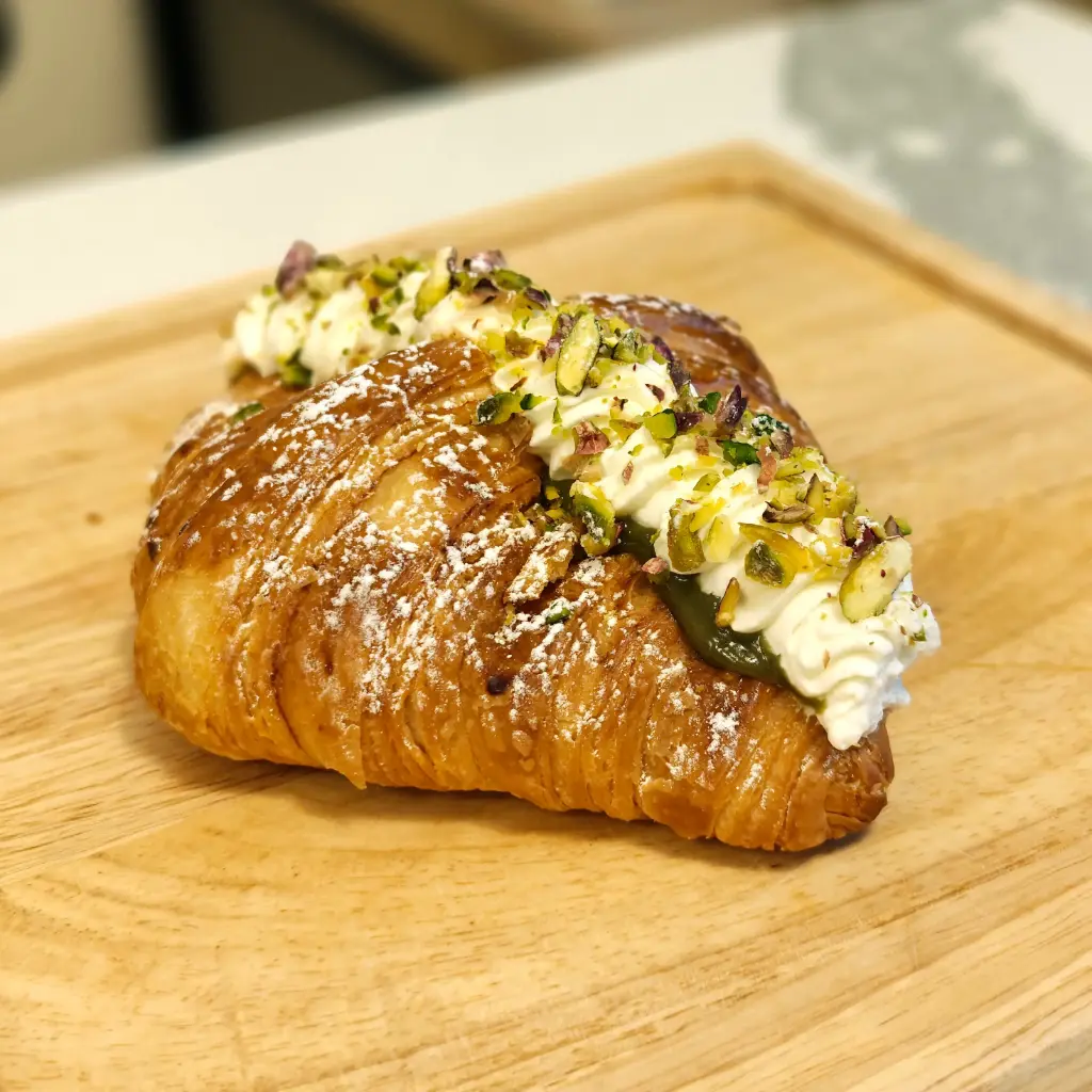 Pistachio Croissant كرواسون فستق