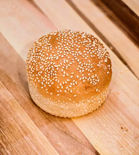 خبز برغر ابيض بالسمسم (عبوة 6)
