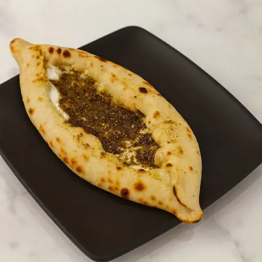 Labnah with Zaatar لبنة مع زعتر
